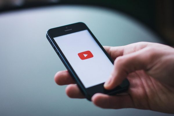 Zenith forecasts mobile devices to lift online video viewing by 20 per cent in 2017