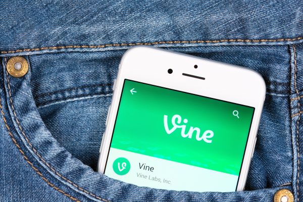 Vine breaks six second limit as video war heats up